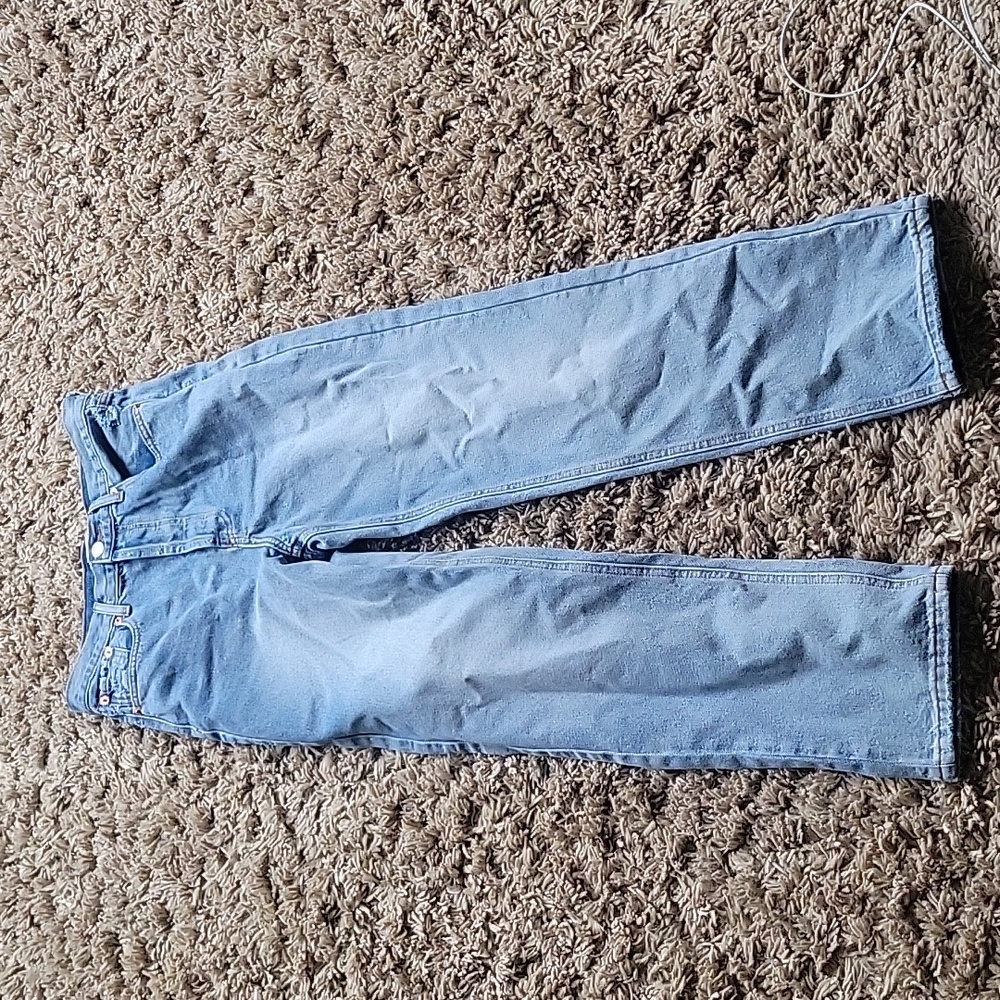 Size S (28) women's jeans (NOT WORN)